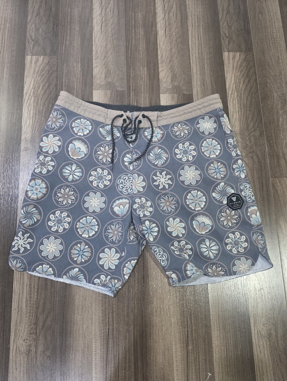Vissla Sun Medallions Coconut Boardshorts Floral Swim Trunks Coastal Retro 36